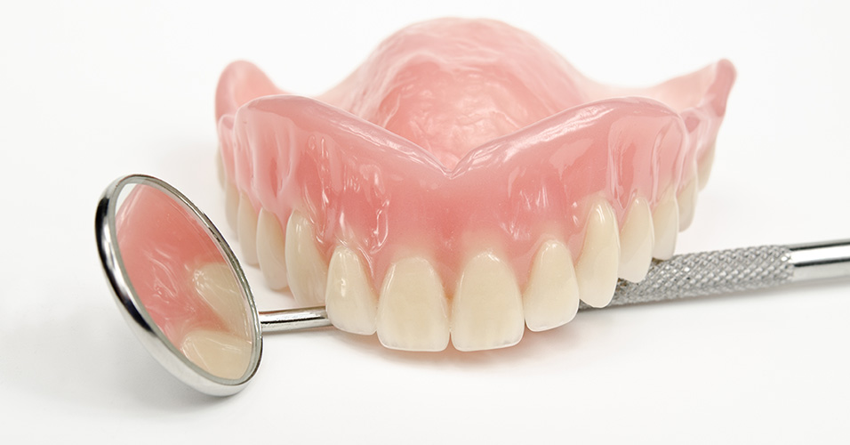 「入れ歯が合わない」とお困りの方へ